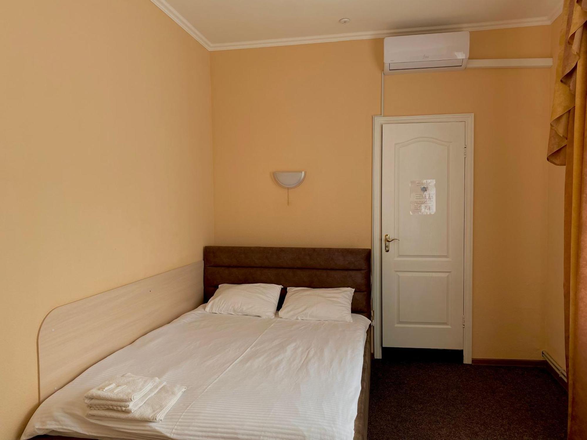 Орхідея Hotel Romny Exterior photo
