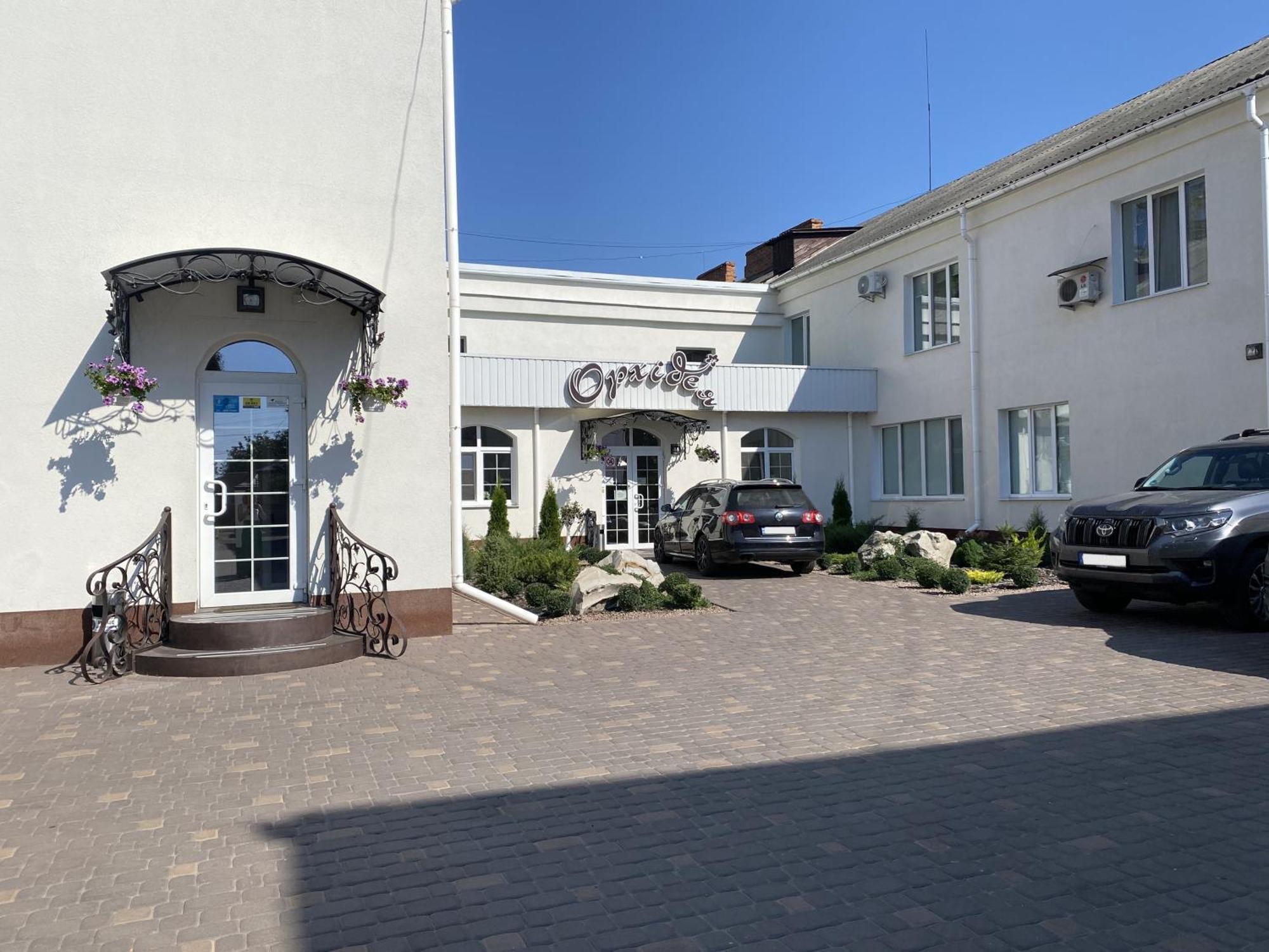 Орхідея Hotel Romny Exterior photo